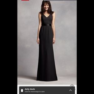 Black Vera Wang Long V Neck Crepe Gown w/Open Back